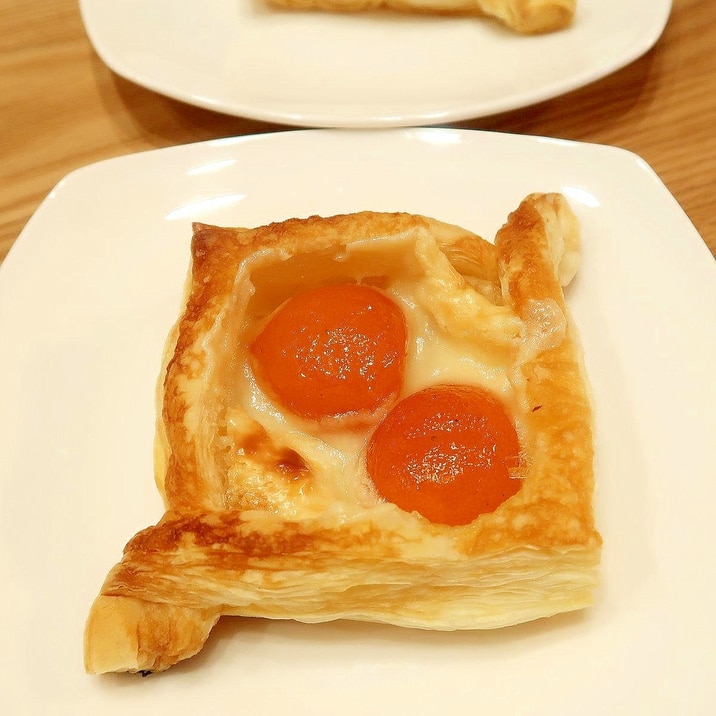 金柑(きんかん)の甘露煮とクリームチーズのパイ